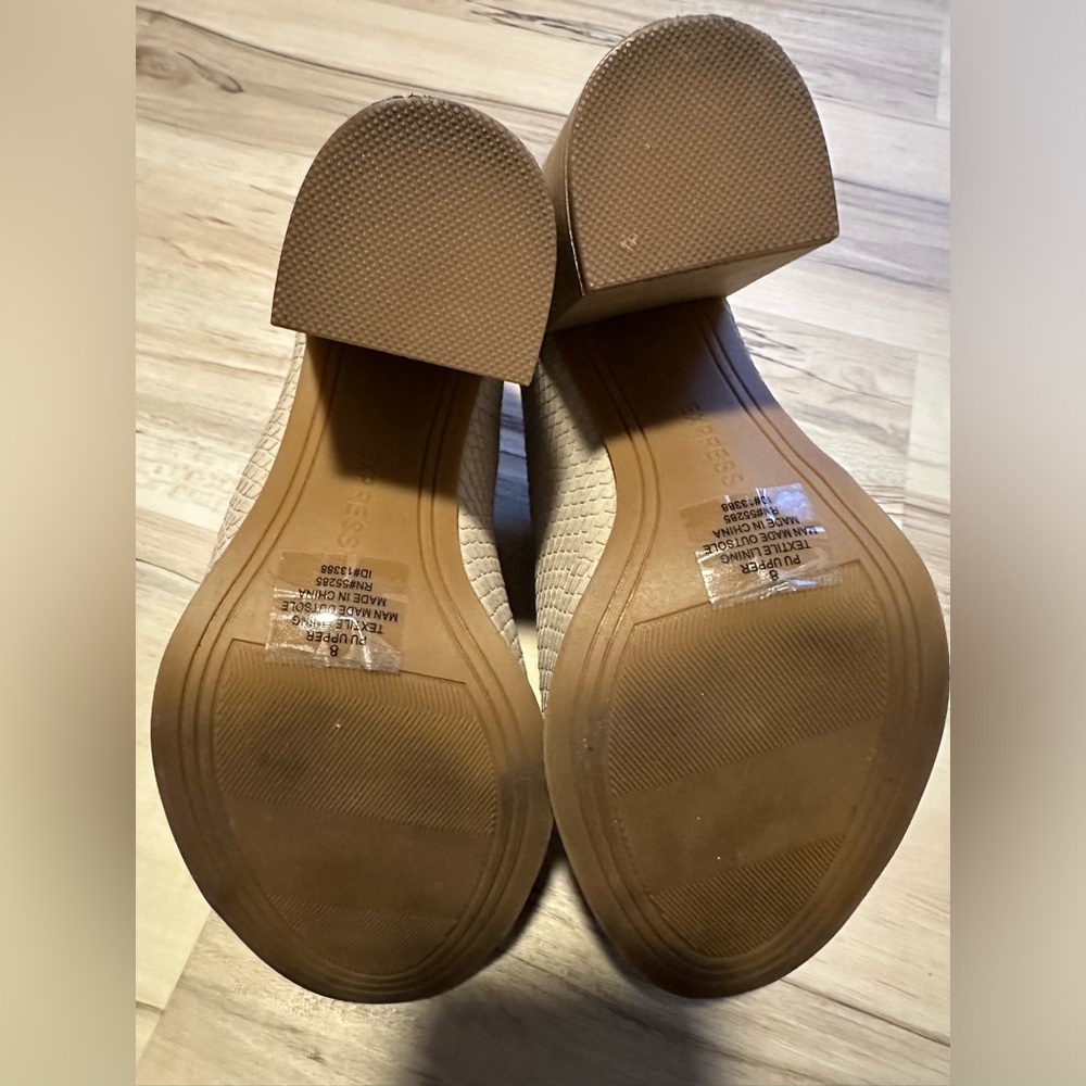 Heels - Picture 3 of 3